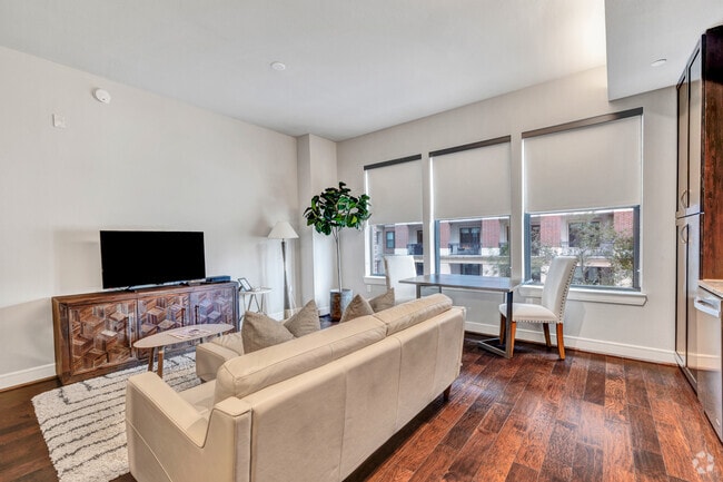 1BR, 1BA - 837SF - Living Room/Dining Room - The James River Oaks