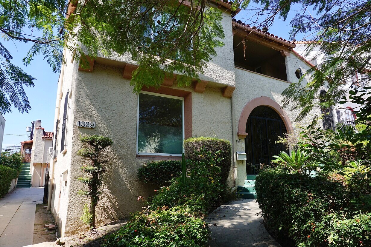 Foto principal - 1327 S Cloverdale Ave