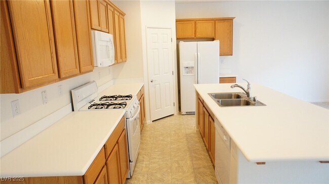 Foto del edificio - 10720 Elfstrom Ave