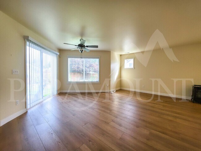 Foto del edificio - 2163 SW Warbler Way