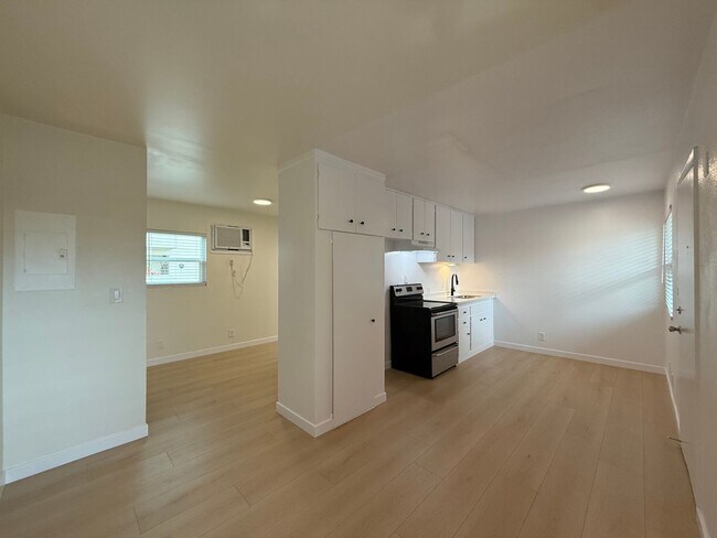 Foto del edificio - 15634 Leadwell St