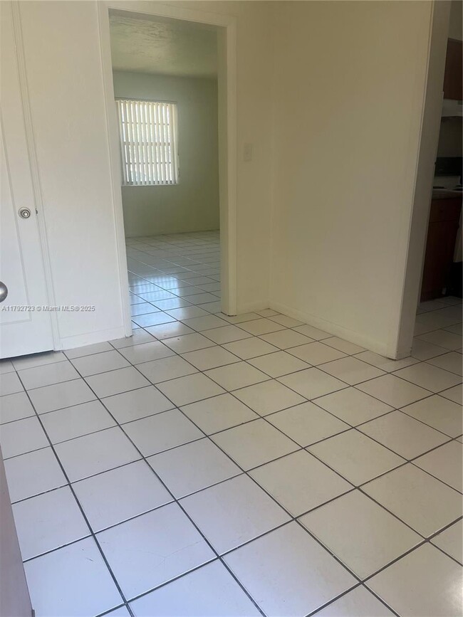 Building Photo - 6525 SW 57th Ct