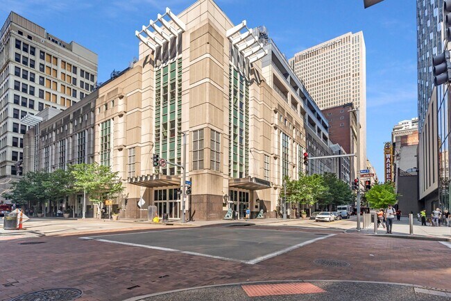 Building Photo - 301 Fifth Ave