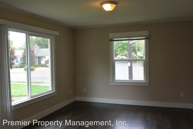 Building Photo - 3600 E Evergreen Blvd