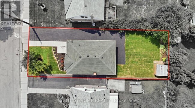 Building Photo - 156 E 36th St