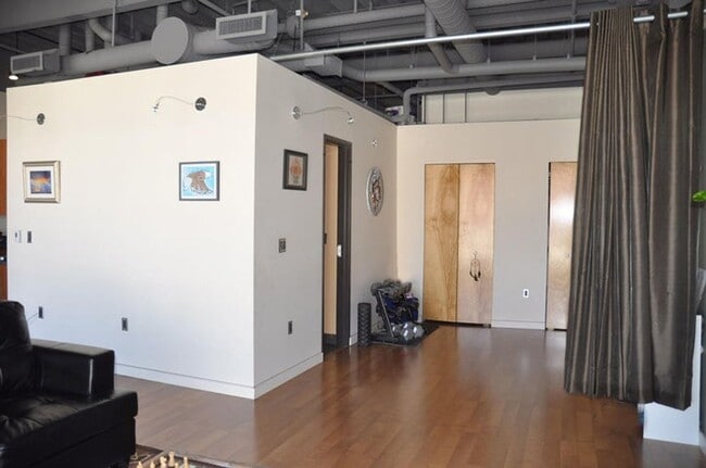 Building Photo - Gold Street Condo 4th Floor 2/bd 2/ba