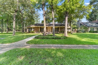 Building Photo - 41 Greentree Ln