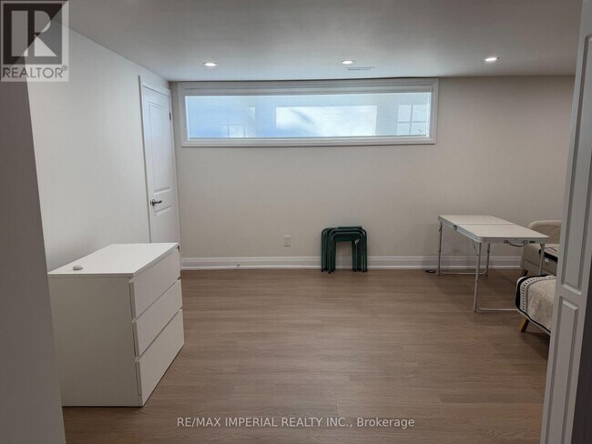 Photo du bâtiment - 436 Bonita Crescent