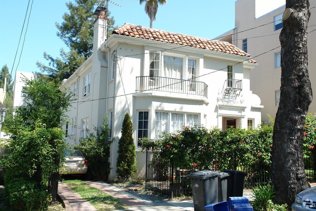 Primary Photo - 2457-2459 Virginia St