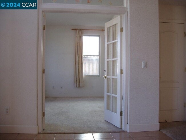 Building Photo - 1087 Promenade St