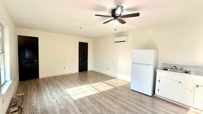 Foto del edificio - 3102 E Plum St