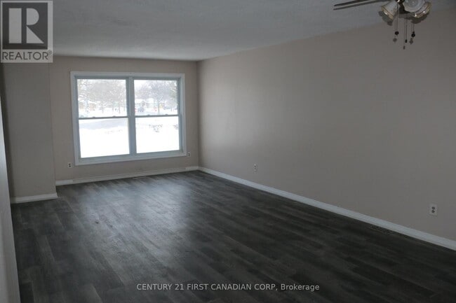 Building Photo - 51 Sholto Dr