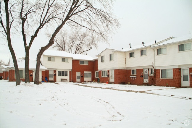 Building Photo - 31888 Williamsburg St