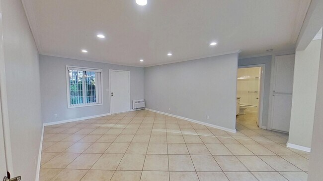 Building Photo - Upgraded 2 Bedroom Condo in Northwood Irvine!