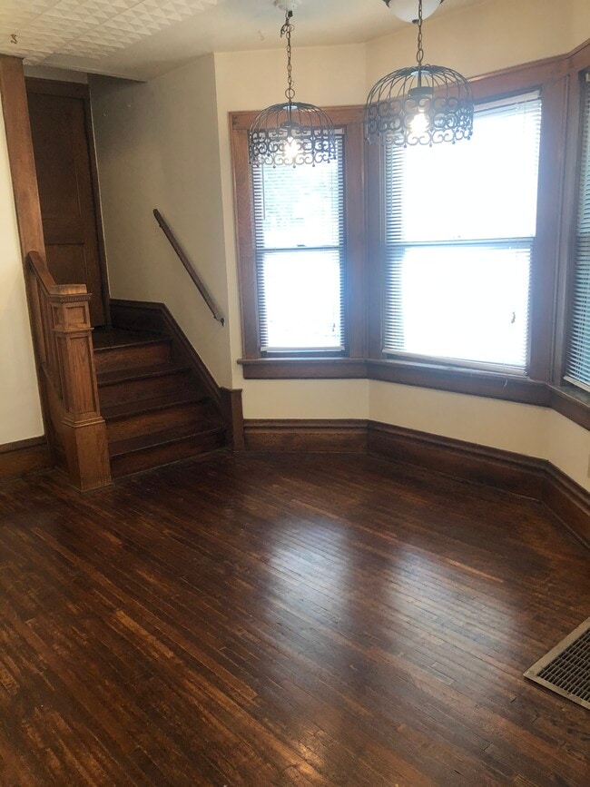 Dining area - 1910 W 1st Ave