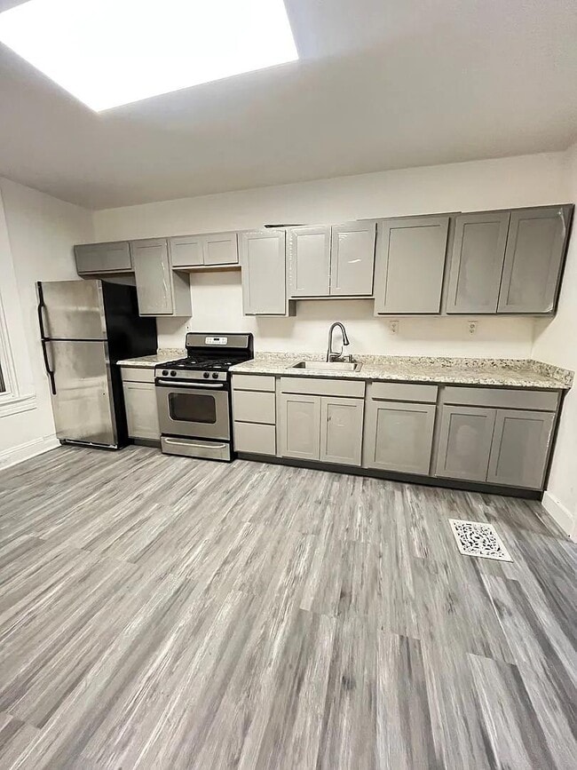 Foto del edificio - 639 N Kenwood Ave