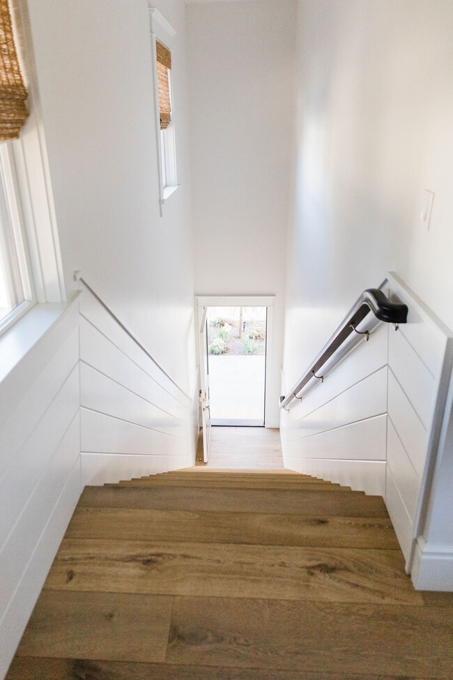 Entrance Staircase - 2510 Valencia St