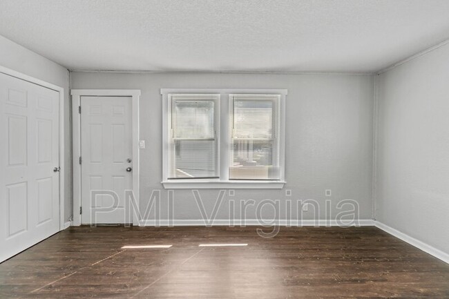 Foto del edificio - 1204 Midland St