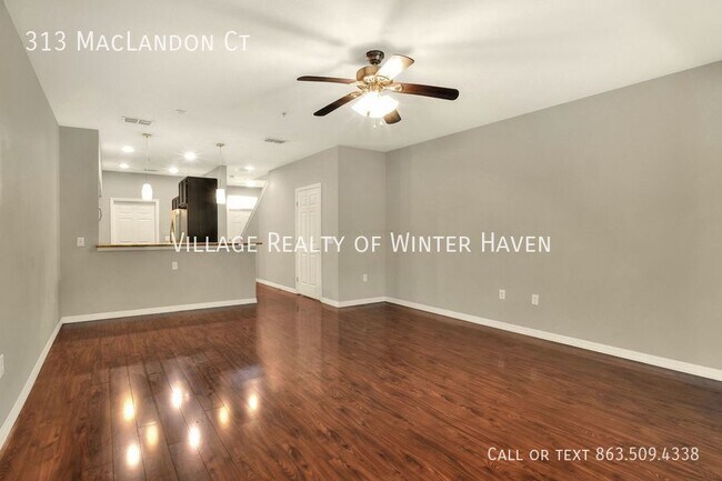 Foto del edificio - Luxury Townhome in Lakefront Community
