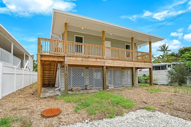Building Photo - 627Pal
