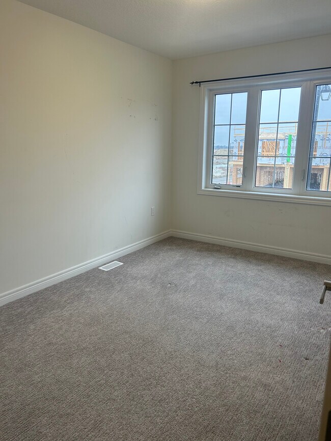 Photo du bâtiment - 3 BED - 2.5 BATH - STACKED TOWNHOUSE - HAMILTON