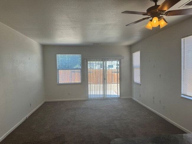 Building Photo - 3 Bedroom 2 Bath Now Available