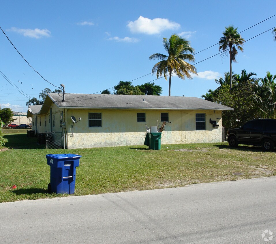 Primary Photo - 9385 NW 8th Ave