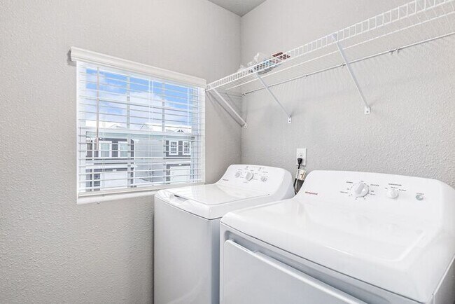 Foto del edificio - 1310 Timber Hollow Ct