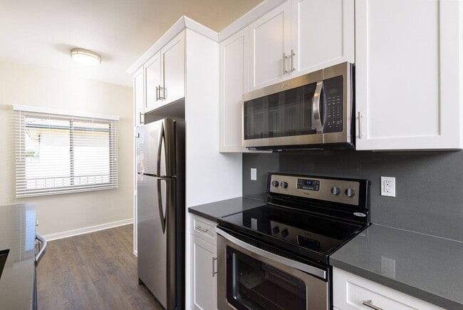 Building Photo - Windsor Place Apartments