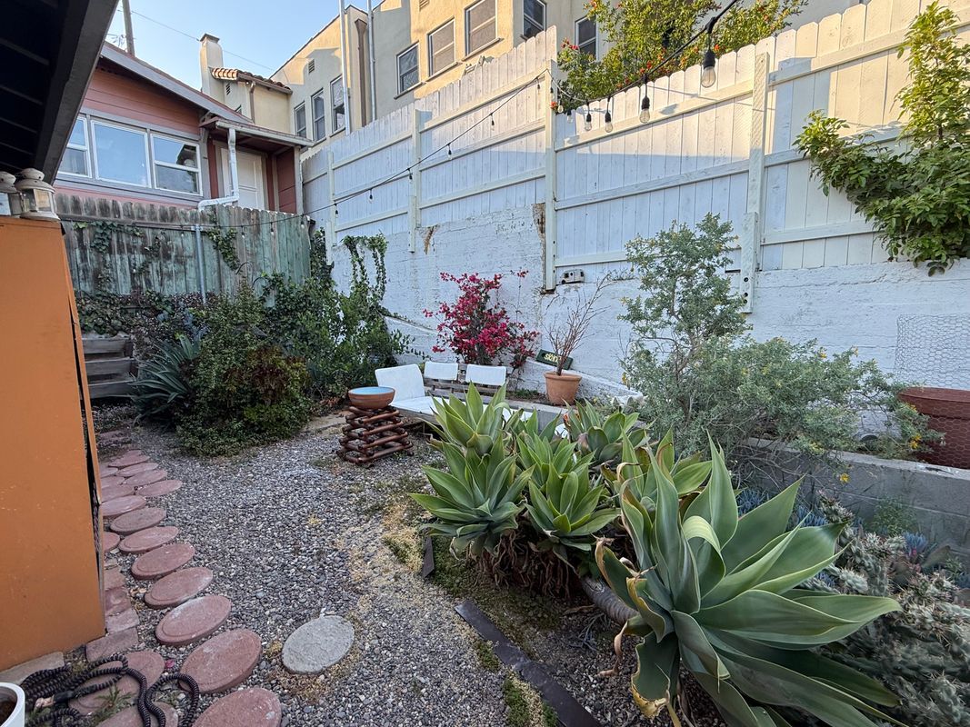 Foto principal - 2223 1/2 Oak Glen Place