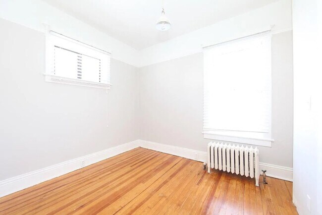 Foto del edificio - 648 University Ave