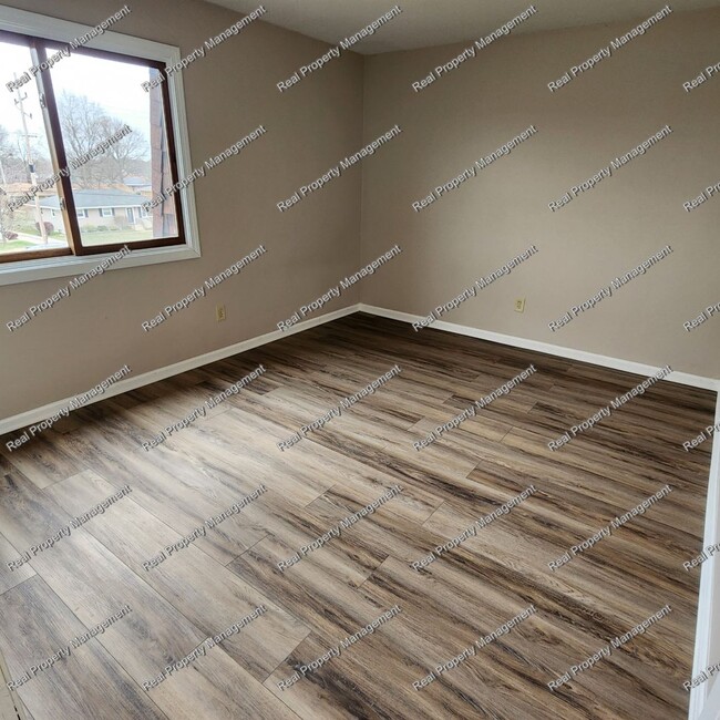 Building Photo - Updated 2 bedroom Condo