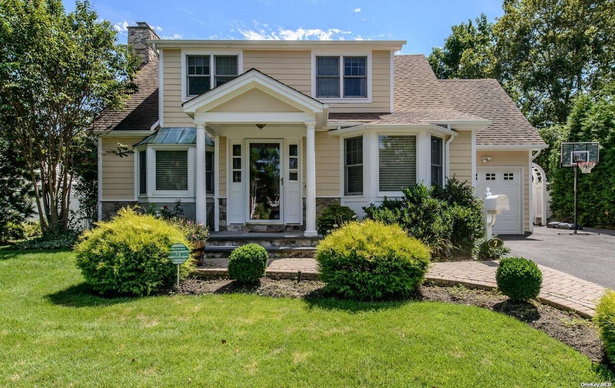 7 Cleveland Pl, Glen Cove, NY 11542 House Rental in Glen Cove, NY