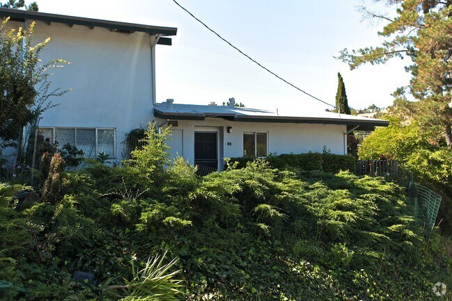 Building Photo - 6-8 Leafwood Cor