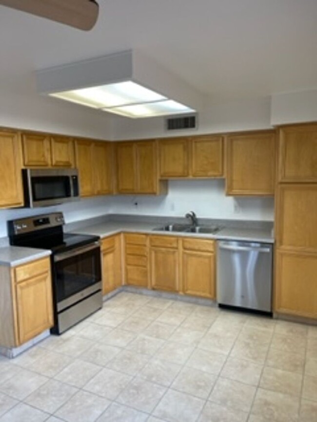 Building Photo - Ahwatukee 3 bedroom 2 bath