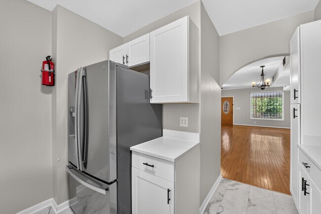 Foto del edificio - Gorgeous 6br/3.5a with Deck/Patio/Common Space Steps to Columbia Heights!