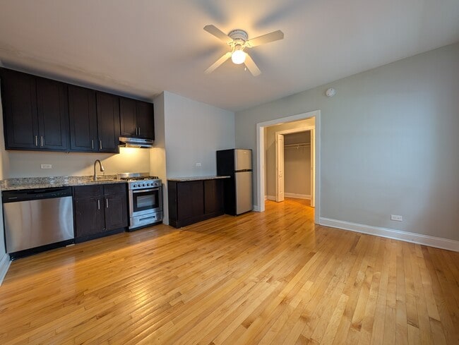 Building Photo - 618 W Patterson Ave