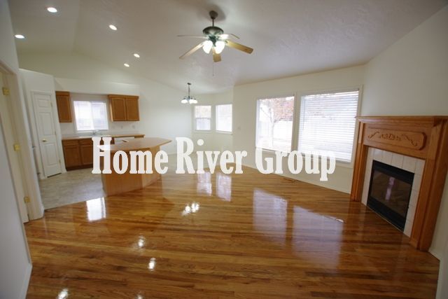 Building Photo - 1102 W Waltman Dr