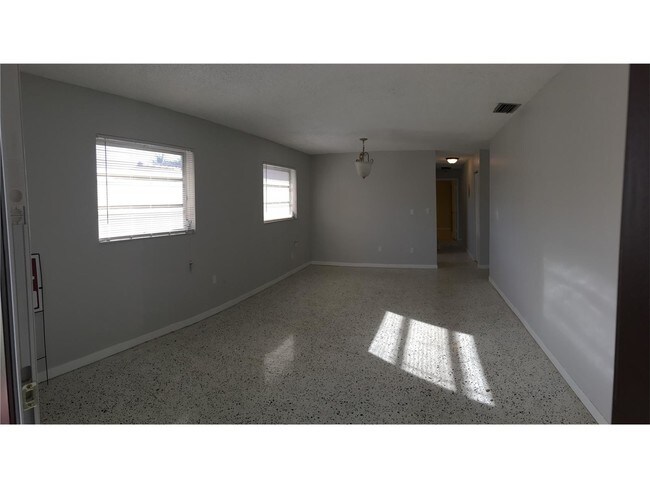 Building Photo - 830 W 75th St