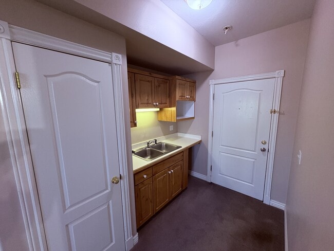 Building Photo - 350 N Fairway Dr