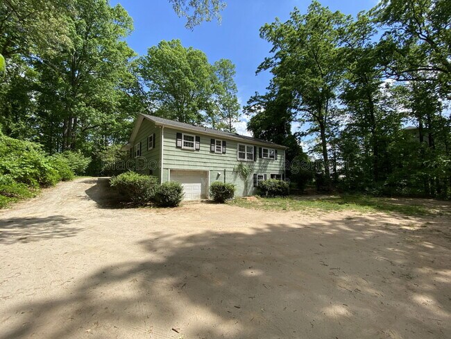 Foto del edificio - 219 Bells Hill Rd