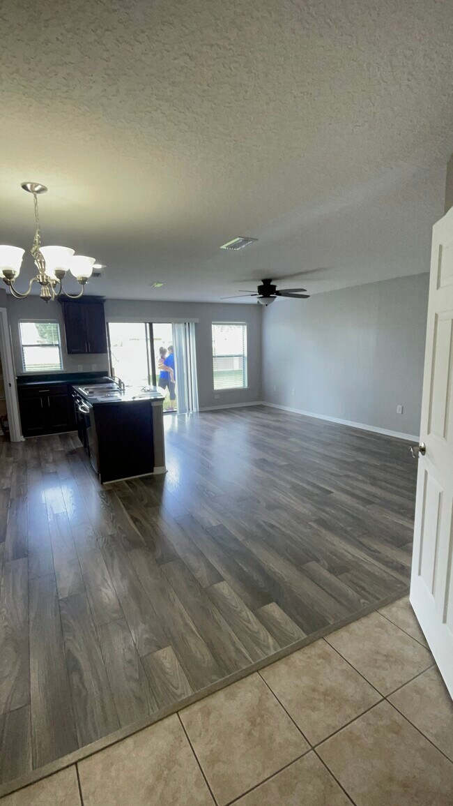 Foto del edificio - 2256 Seven Oaks Dr