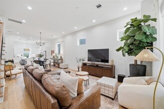 Building Photo - 1307 E 27th St