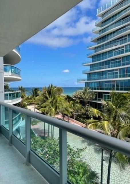 Foto del edificio - 9401 Collins Ave