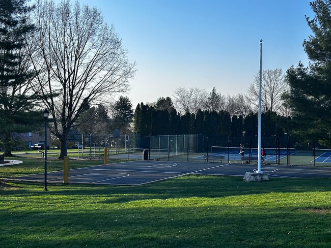 Foto del edificio - 1067 Treeline Dr