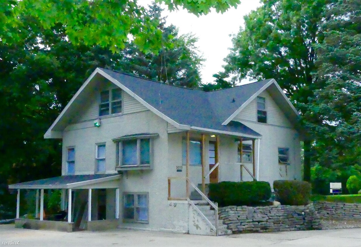 Primary Photo - 7 br, 2 bath House - 3015 W Main St 3015 W...