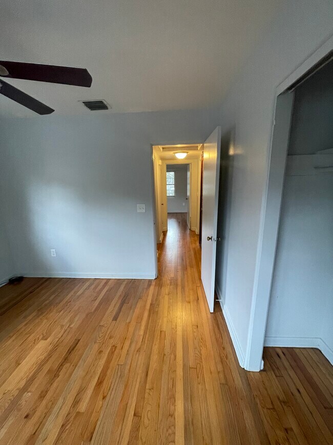 Building Photo - 716 S Mills Ave