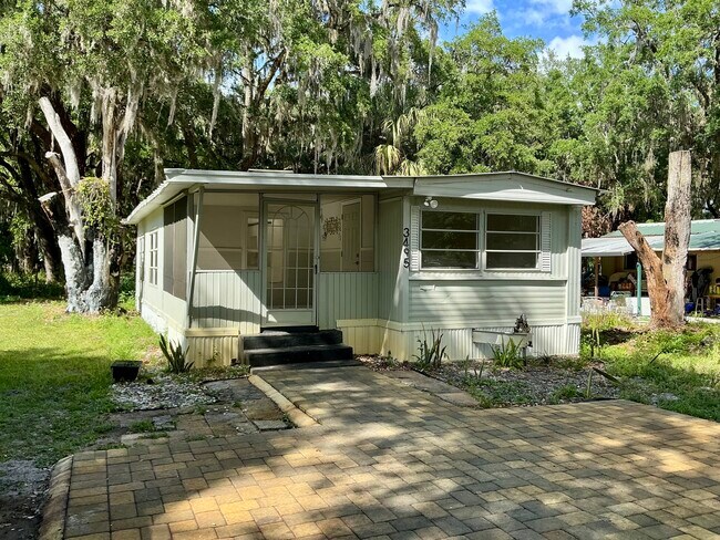 Foto del edificio - 3495 Forest Dr