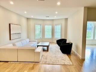Foto del edificio - 1574 Beacon St