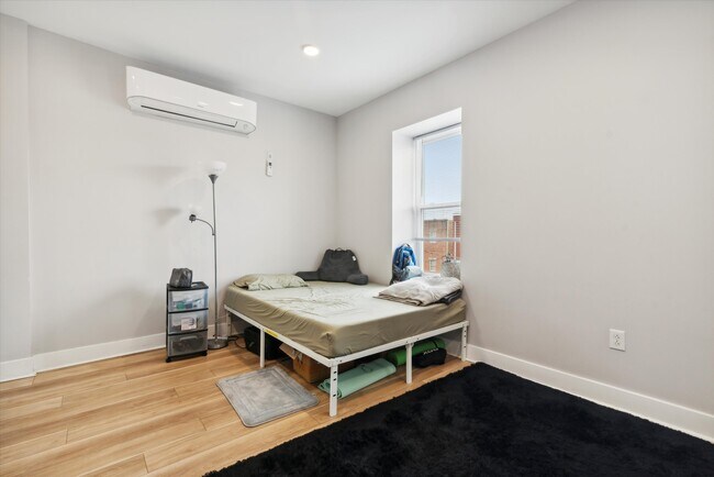 Building Photo - 325 N 40th St